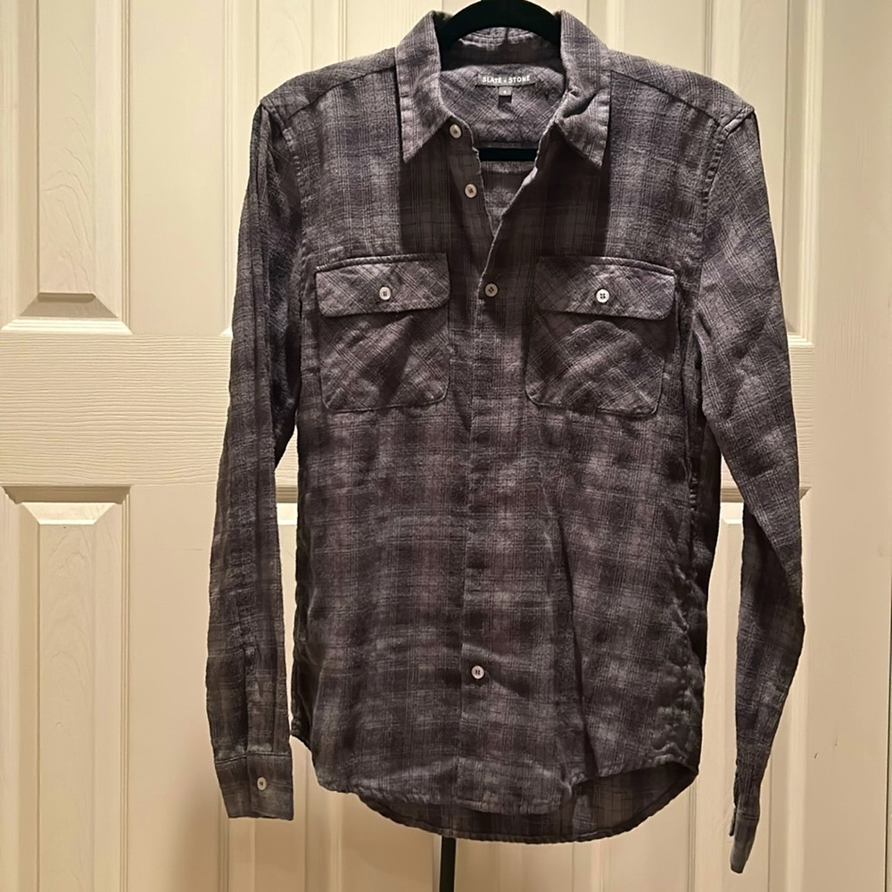 Slate & Stone small men’s grey plaid button down shirt.